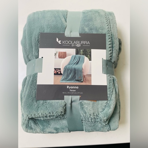 Koolaburra Green Blanket Modern Minimalist Bedding - Picture 1 of 6